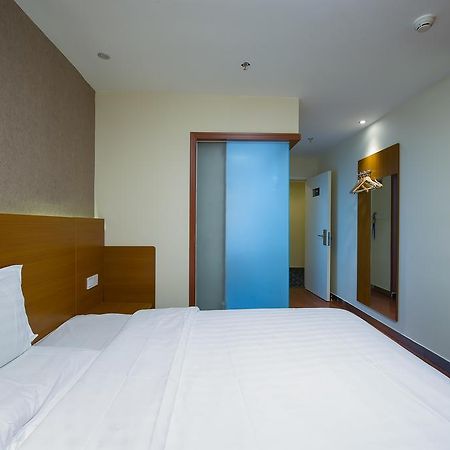 Hotel 7Days Premium Guilin Seven Star International Exhibition Center Zimmer foto